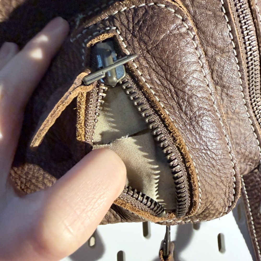 Roots Tribe Leather Villager Dark Brown Leather Crossbody/Shoulder Bag - Picture 11 of 12